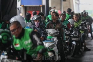 Grab dan GOTO Dinilai Akan Merger, Driver Ojek Online Khawatir Pendapatan Berkurang
